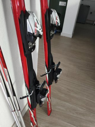 Esquís Volkl Tiger Völkl con bastones y bolsa
