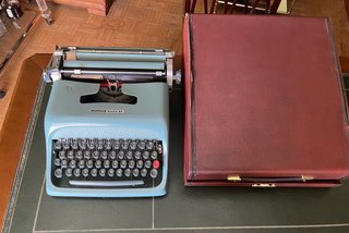 Máquina de escribir Olivetti Studio 44