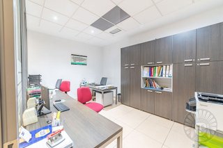 Local comercial en venta en La Magdalena - Versalles en Avilés