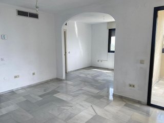 Piso en venta en La Carihuela en Torremolinos