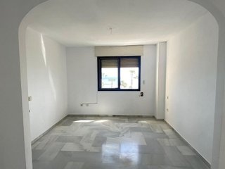 Piso en venta en La Carihuela en Torremolinos