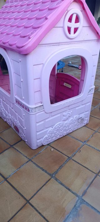 Casa infantil de plástico rosa