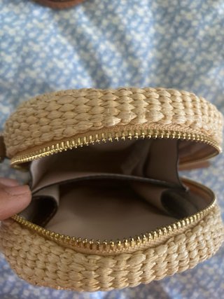 Bolso bandolera de rafia y piel