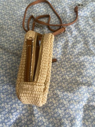 Bolso bandolera de rafia y piel