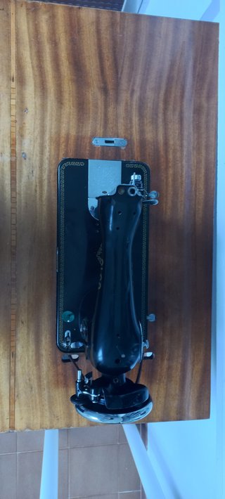 Máquina de Coser Alfa Antigua