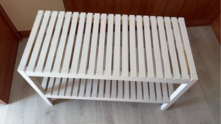 Banco de madera blanco para jardín