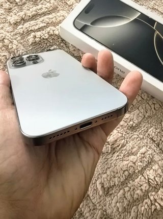 iPhone 16 Pro Max