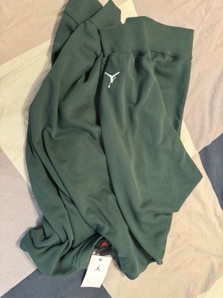 Sudadera Jordan Verde Talla XL con etiquetas