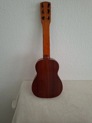 Guitarra infantil de madera