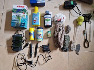 Acuario 15L con accesorios y consumibles