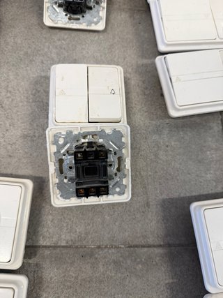 Mecanismos Eléctricos Niessen cuadrados.