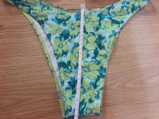 Bikini verde y multicolor