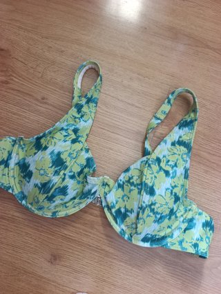 Bikini verde y multicolor