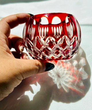 Cenicero cristal tallado rojo