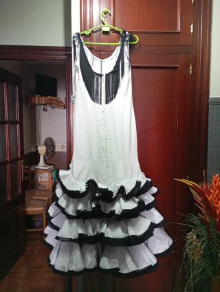 Traje de Gitana Negro y Blanco Talla Única