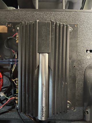 Bandeja Audio Seat Ibiza 6L con su etapa.