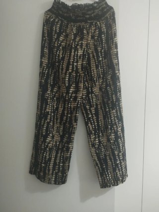 Pantalones anchos Shein estampado. Talla 42