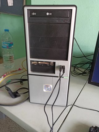 Torre PC LG Negra y Gris