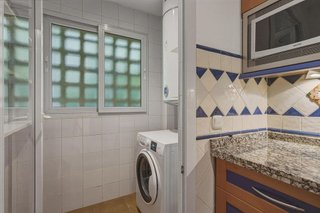 Piso en venta en Playa de la Fontanilla en Marbella
