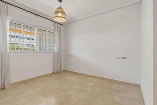 Piso en venta en Playa de la Fontanilla en Marbella
