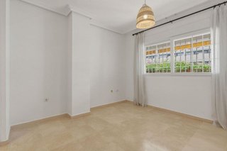 Piso en venta en Playa de la Fontanilla en Marbella