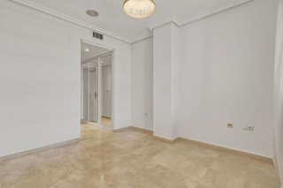 Piso en venta en Playa de la Fontanilla en Marbella