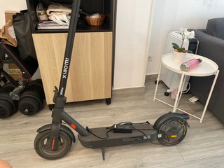 Xiaomi Pro 4 Gen 2 con cargador