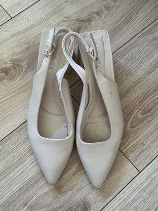 Tacones Slingback Stradivarius Blancos