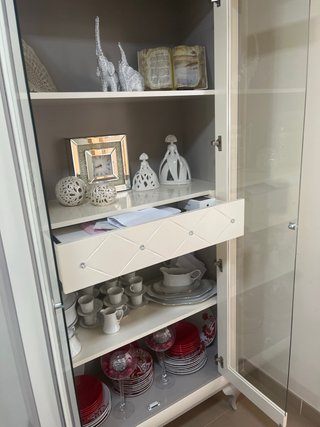 Vitrina de comedor con 6 sillas y mesa extensible