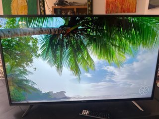 TV Hisense 43 UHD 4K H43B7100  Nueva son caja