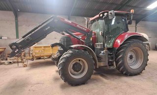 Tractor Case IH Puma 150 con pala Quicke Q66 cazo.