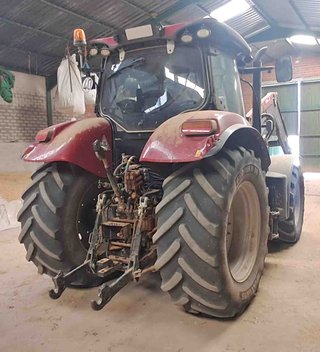 Tractor Case IH Puma 150 con pala Quicke Q66 cazo.