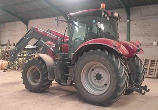 Tractor Case IH Puma 150 con pala Quicke Q66 cazo.