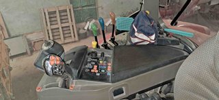 Tractor Case IH Puma 150 con pala Quicke Q66 cazo.