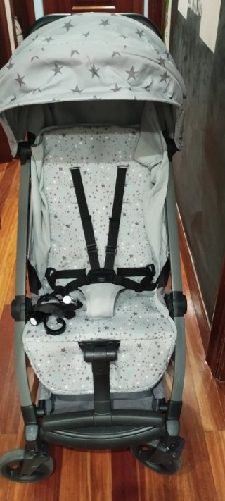 Silla de paseo estrellas gris Marca TucTuc