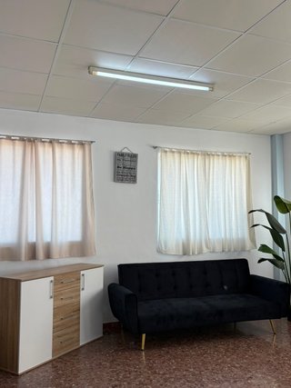 OFERTA!! Sofá Negro y Aparador Madera