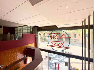 Bar en venta en El Camp de l'Arpa del Clot en Barcelona
