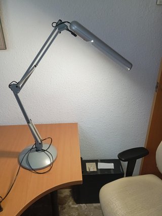 Flexo de oficina metálico gris