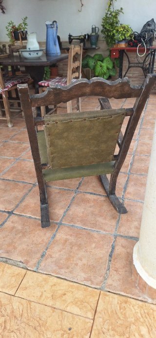 Mecedora sillón antiguo madera en polipiel