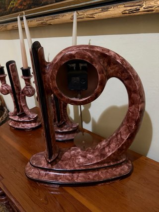 Reloj antiguo con candelabros