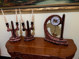 Reloj antiguo con candelabros