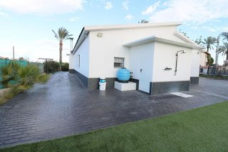 Chalet en venta en Las Bayas en Elche