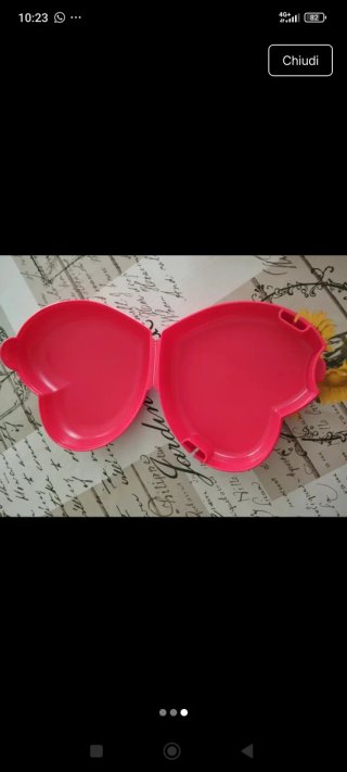 Contenitore Tupperware a forma di cuore rosso