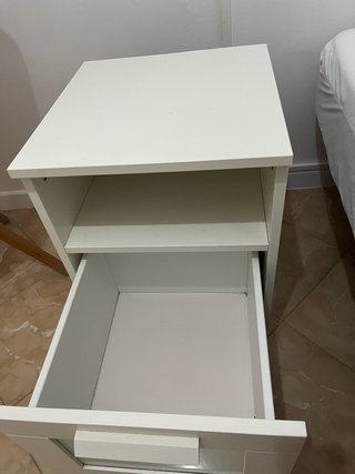 Mesita de noche Ikea blanca y gris