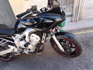 Yamaha Fazer 600 Negra y Plata