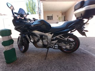 Yamaha Fazer 600 Negra y Plata