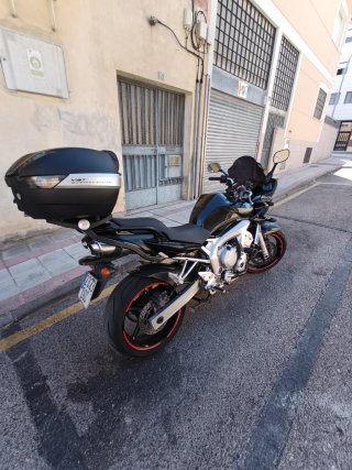 Yamaha Fazer 600 Negra y Plata