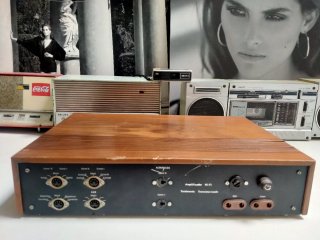 Amplificador Antiguo High Fidelity Marrón