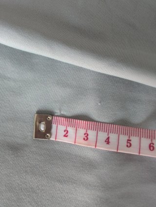 Camiseta Stradivarius hombro descubierto Talla L