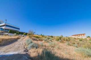 Terreno en venta en Zubia (La)